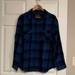 🍅HOLD🍅ST. JOHN’S BAY 100% cotton, Men's Blue & Black Checkered Flannel Shirt